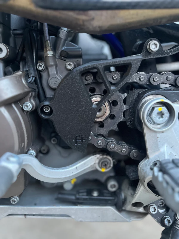 Protection de couronne KTM 690 / Husqvarna 701 / GasGas 700 – Image 3